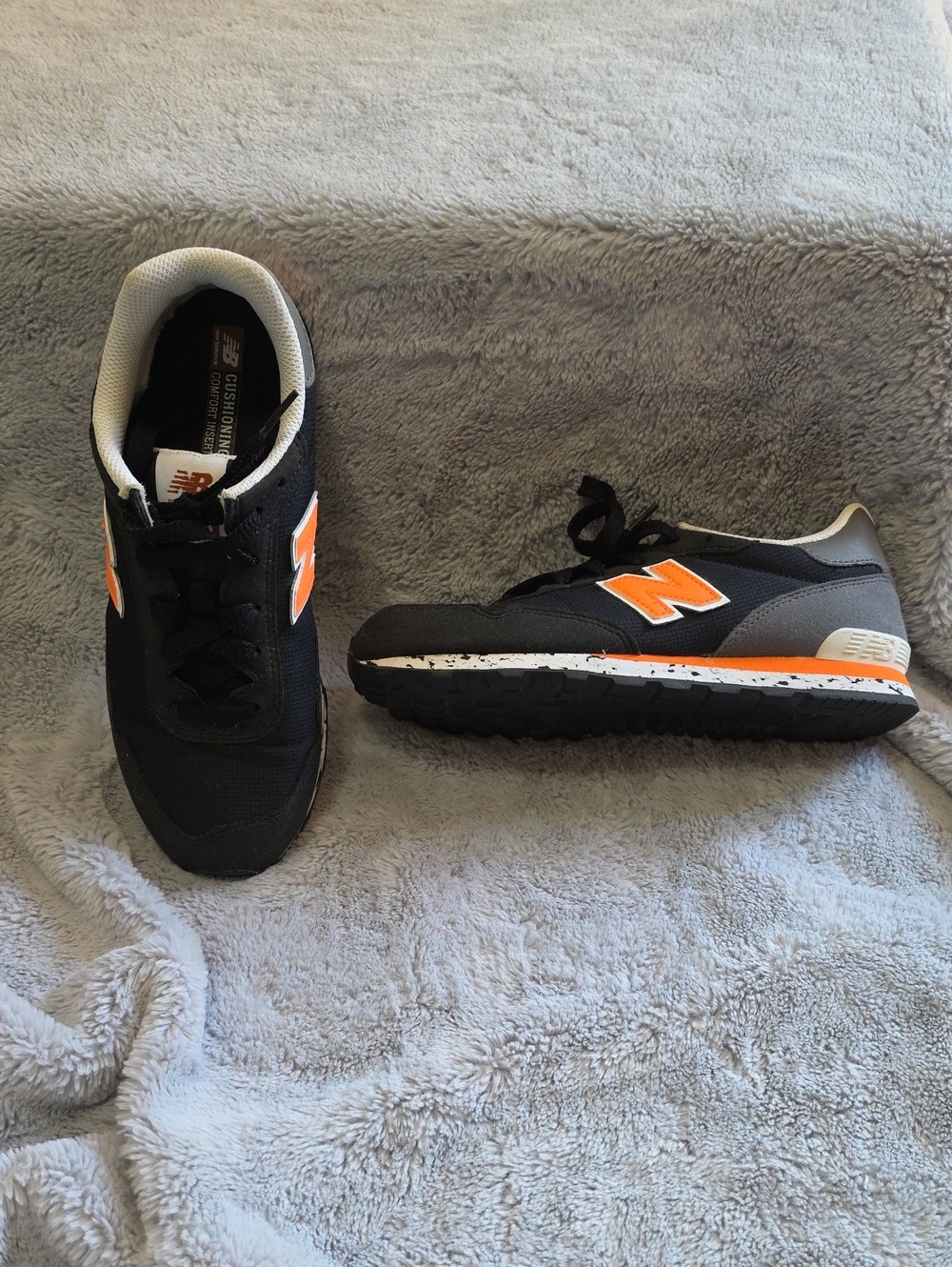 New Balance Men's Black & Orange Retro Runner